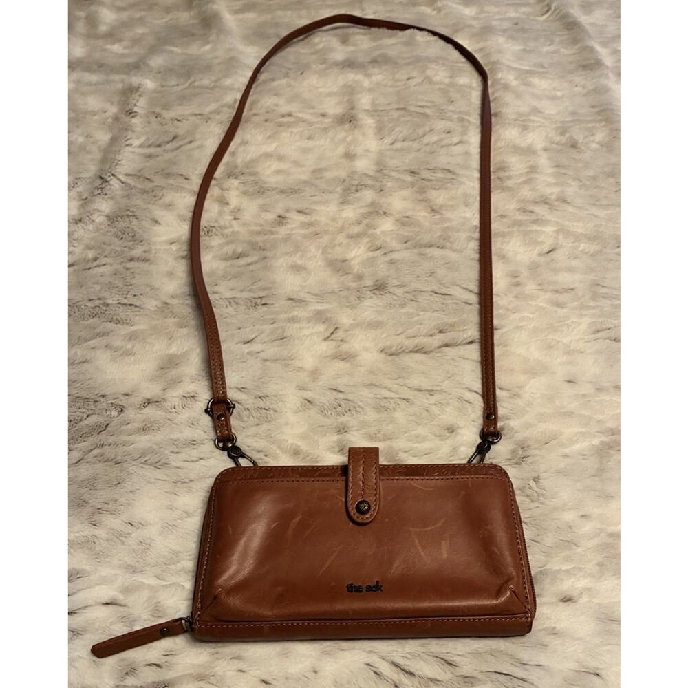The Sak Wallet Crossbody Organizer Brown Tan Leather 8 x 4.5" Zip Around